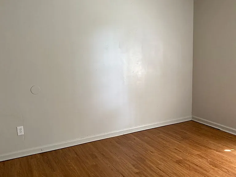 1572 Victor St — Photo 17