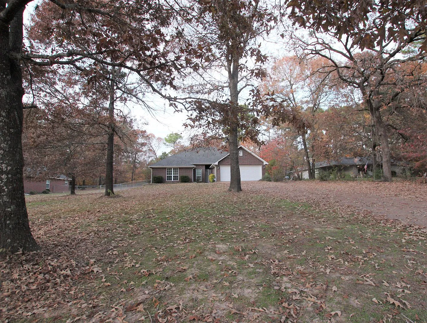 Beautiful 3 Bedroom Home in Flint! — Photo 2