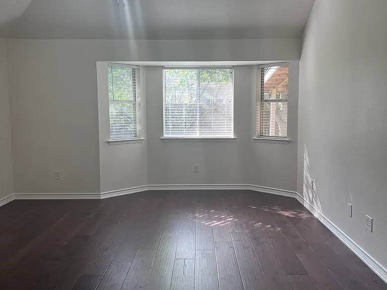 9021 Marthas Dr — Photo 22