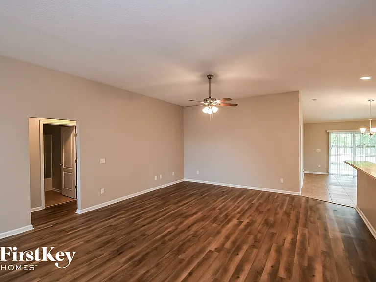 6395 Rolling Tree St — Photo 3