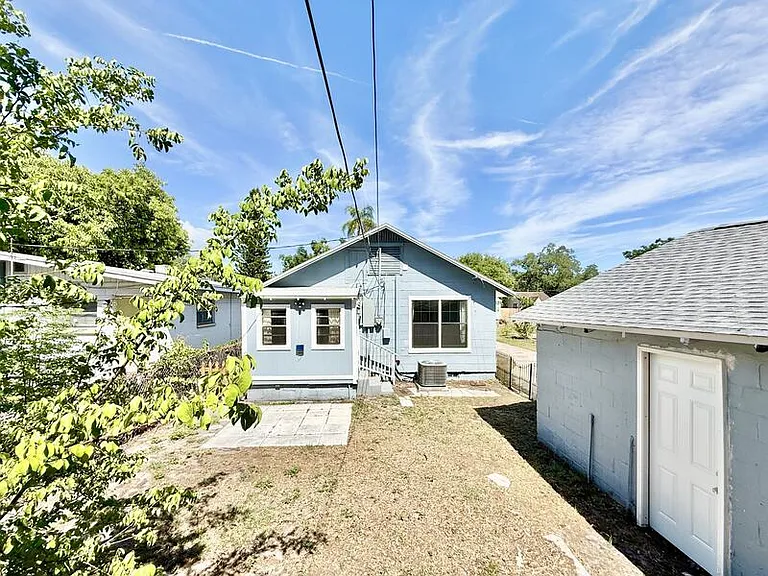 2425 Auburn St S — Photo 48