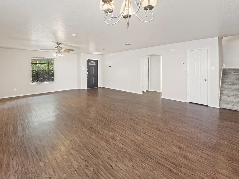 2127 Red Rock Xing — Photo 4