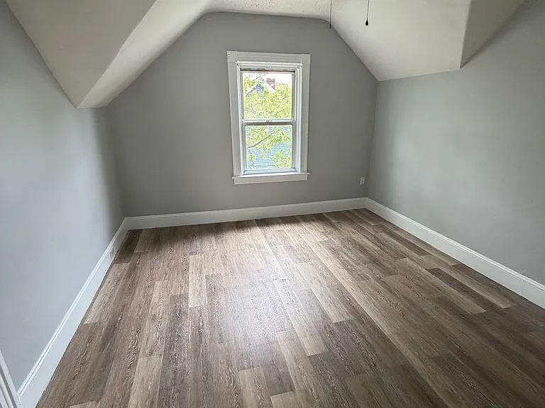 50 Franklin Ave #3 — Photo 9
