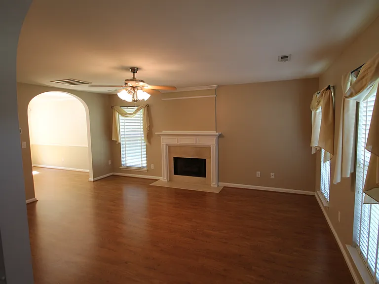 583 Stonehenge Dr — Photo 3
