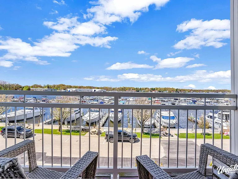 19 W Savidge St #29 — Photo 30