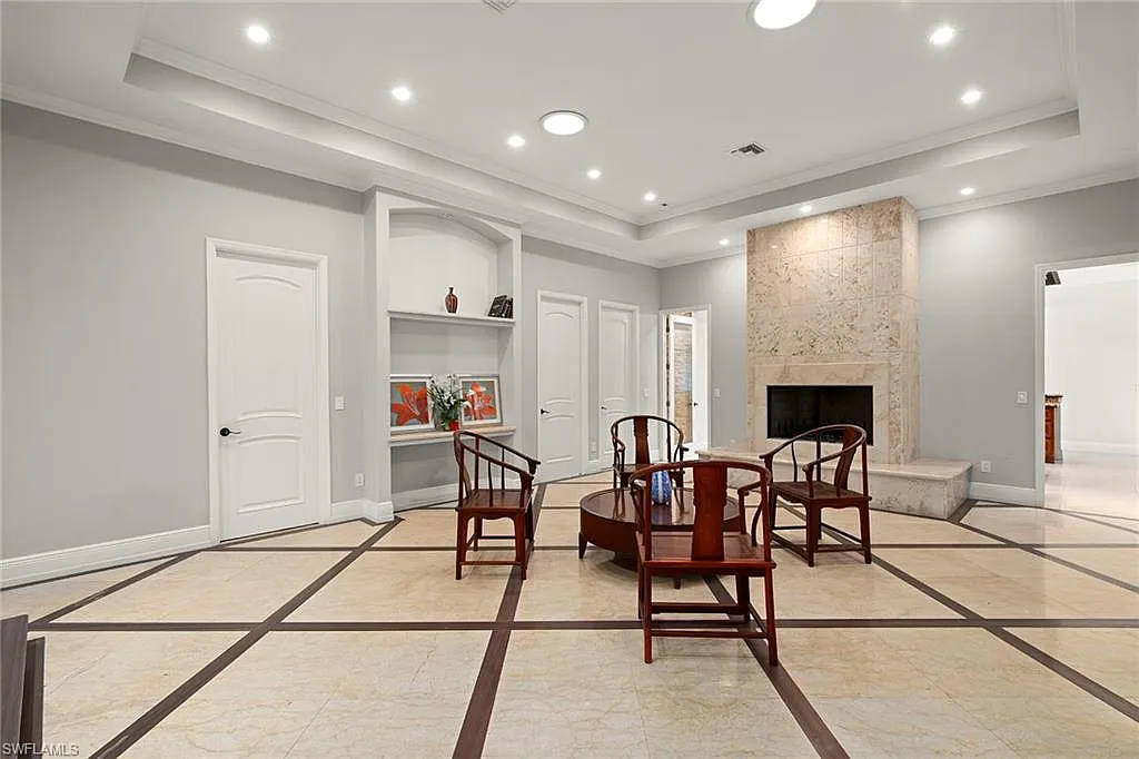 6 bed, 5.5 bath, 5400 sqft, $10,000 — Photo 3