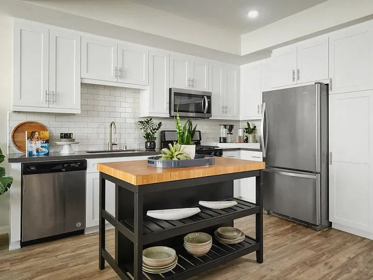 The Trails at Canyon Crest Apartments — Photo 11