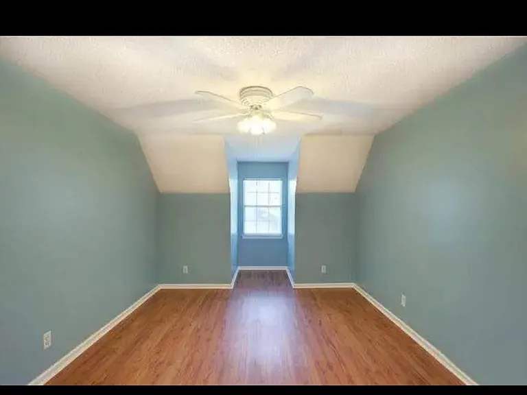 2429 Riviera Dr — Photo 6