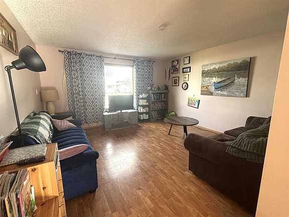 3rd image of 16 E Wood Dr