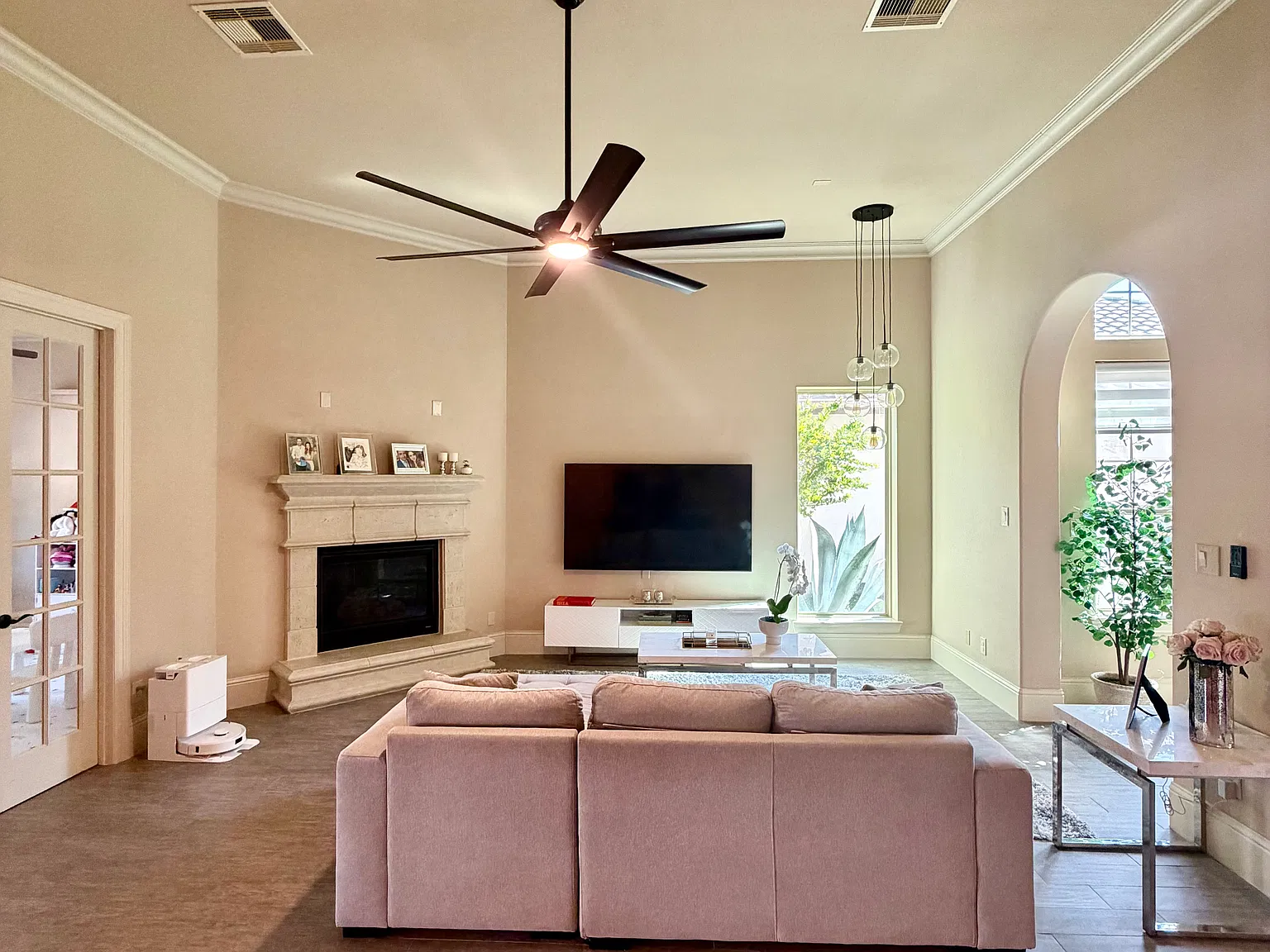3 bed, 3043 sqft, $4,300 — Photo 3
