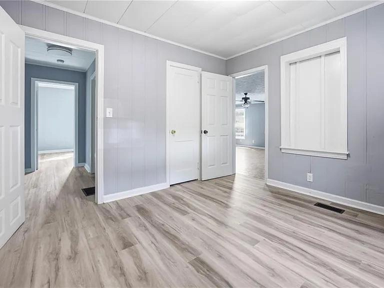 421 E Crogan St — Photo 10