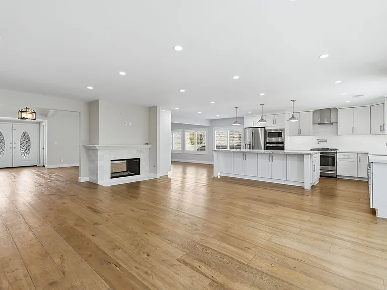3235 W Sierra Dr — Photo 3