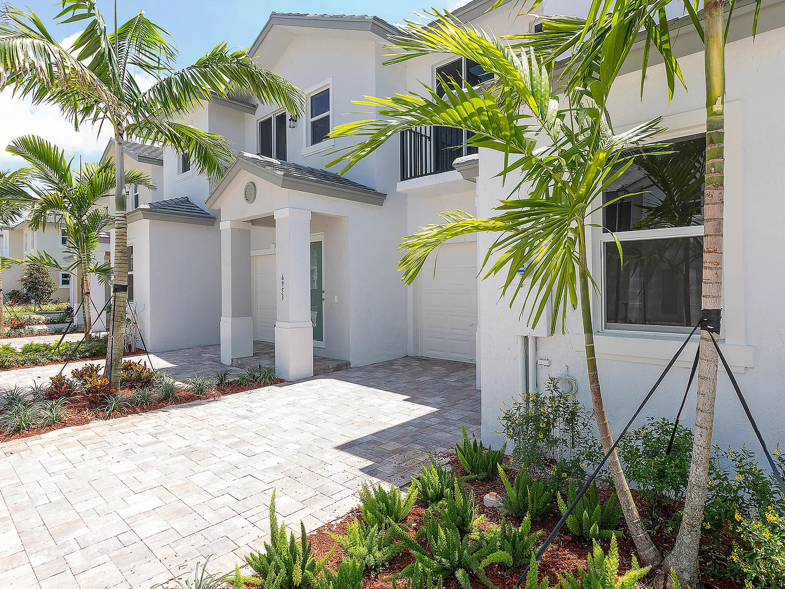 3 bed, 2.5 bath, 1734 sqft, $3,595 — Photo 2