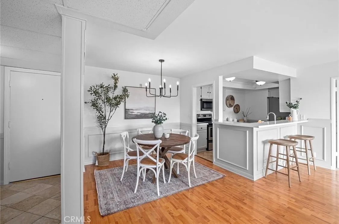 2 bed, 1041 sqft, $4,500 — Photo 1