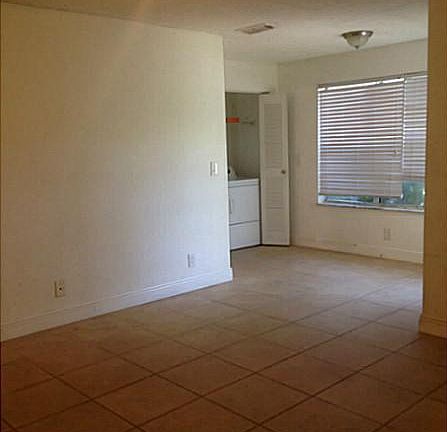 5th image of 3440 Pinewalk Dr N APT 516
