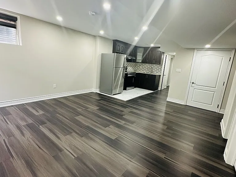 305 Sedgewood St — Photo 6