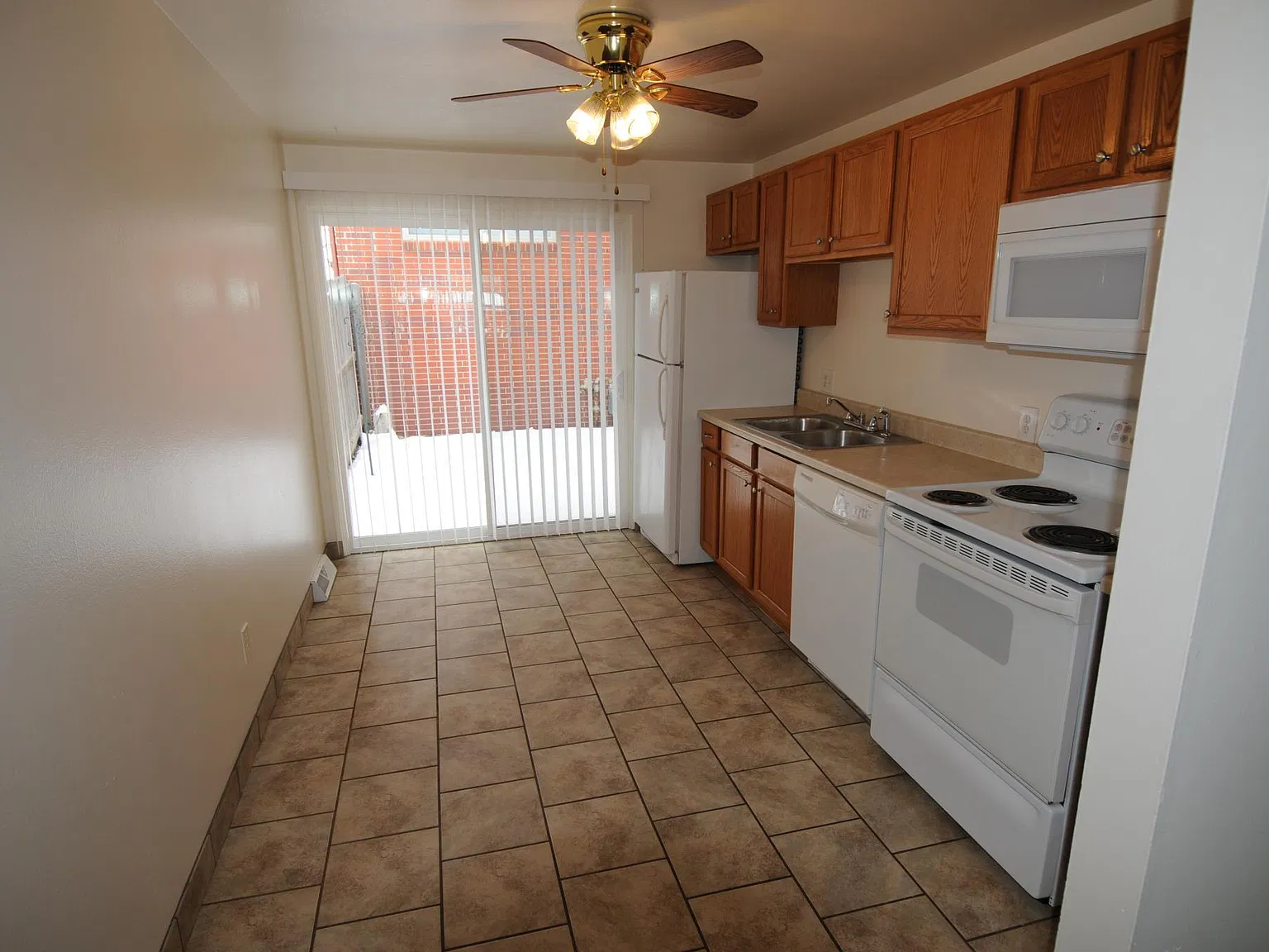 2 bed, 700 sqft, $1,250 — Photo 2