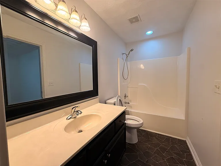 1304 Primrose Ct — Photo 6