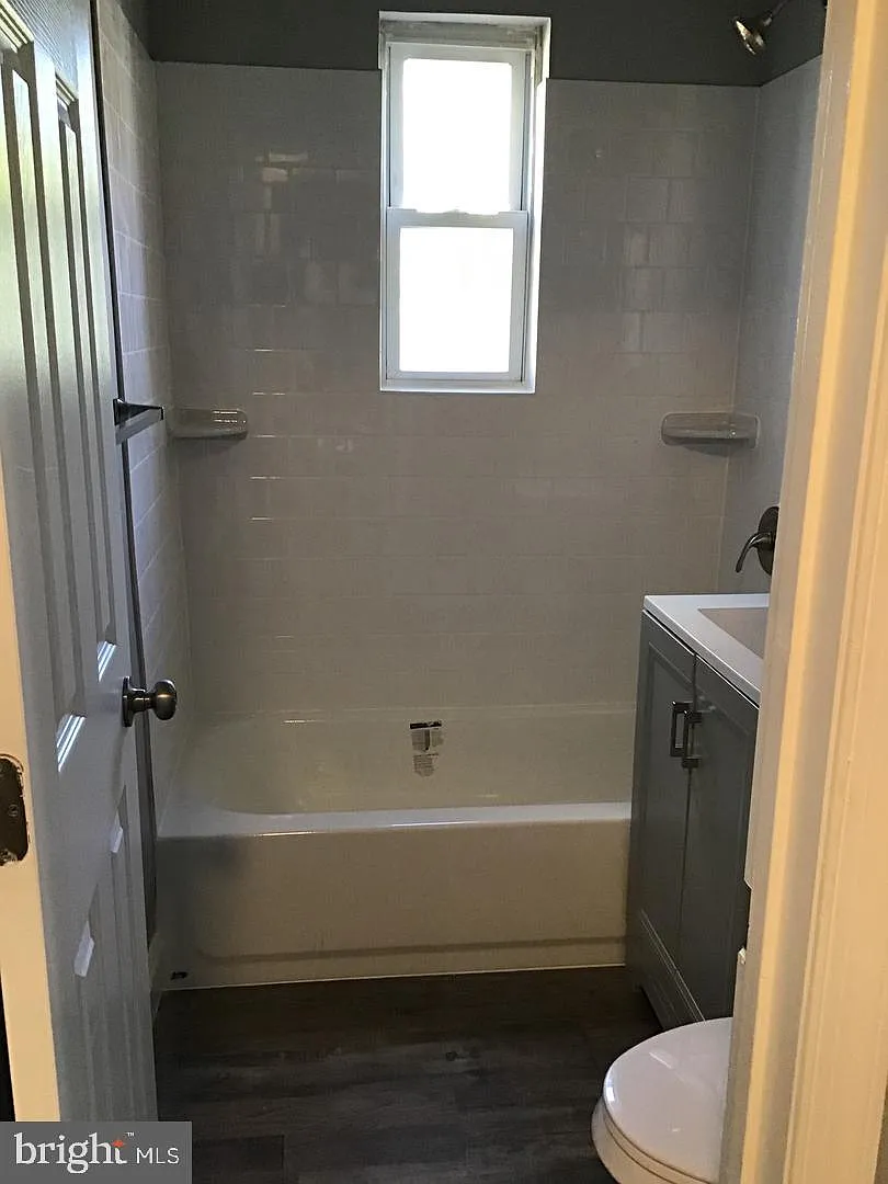 1 bed, 1.0 bath, 2340 sqft, $1,150 — Photo 2