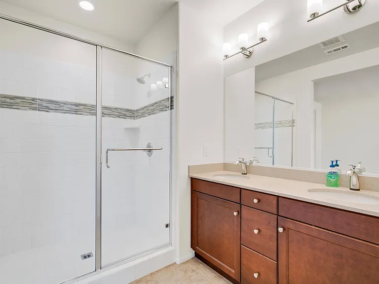 417 Castiano St — Photo 16
