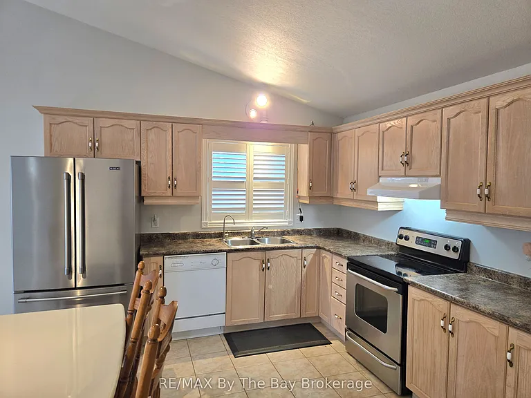 31 Forest Ave #A — Photo 13