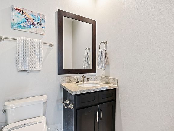 4th image of 1708 Dart St