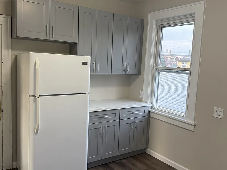 91 Guilden St #2 — Photo 3