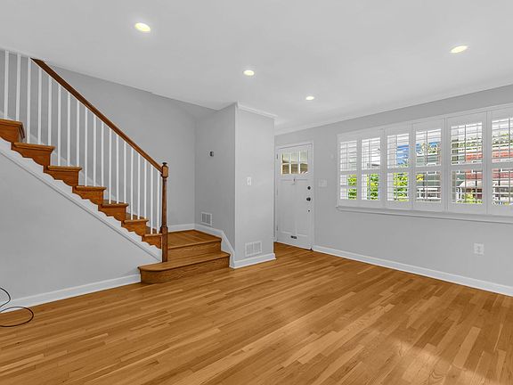 5th image of 526 Duncan Ave