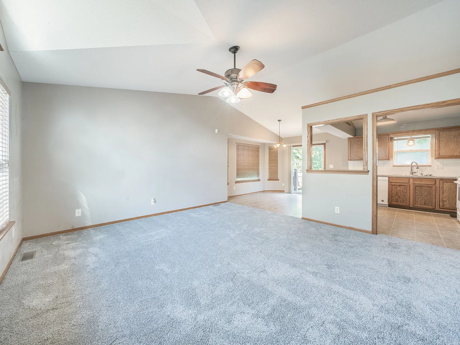 4 bed, 2456 sqft, $2,000 — Photo 3