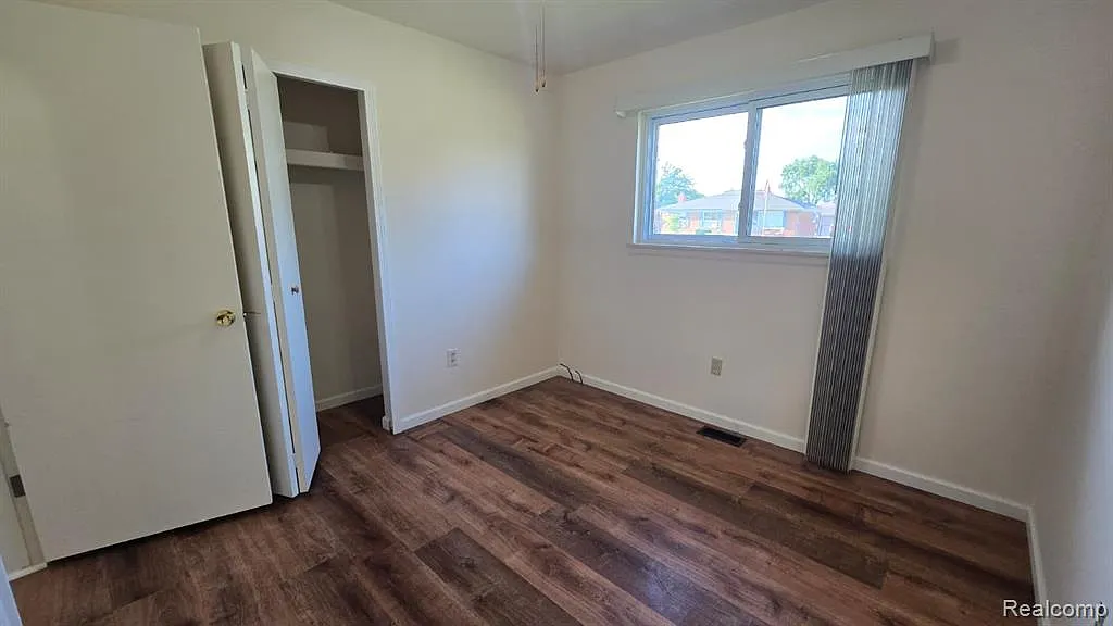 3 bed, 2.0 bath, 2438 sqft, $2,000 — Photo 3
