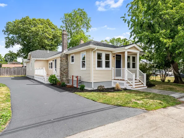210 Promenade St, Barrington, RI 02806