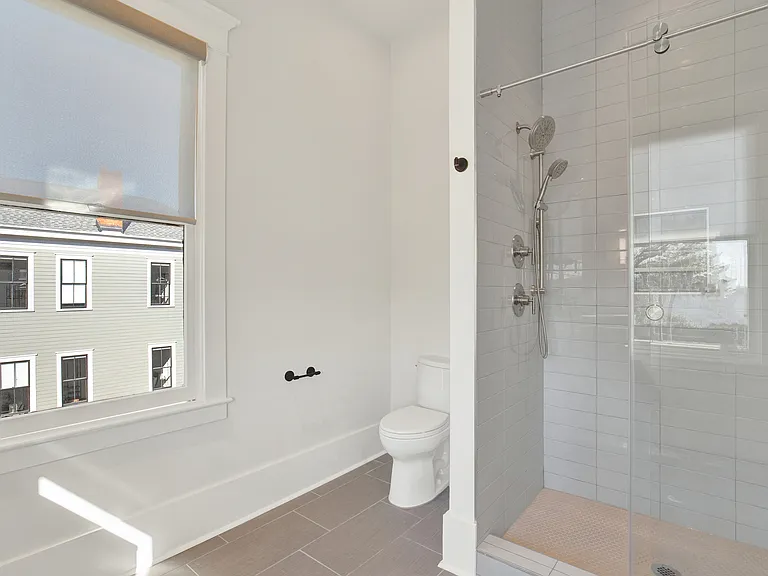402 W 41st St #B — Photo 10