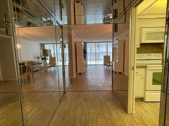 4th image of 3800 Oaks Clubhouse Dr APT 102