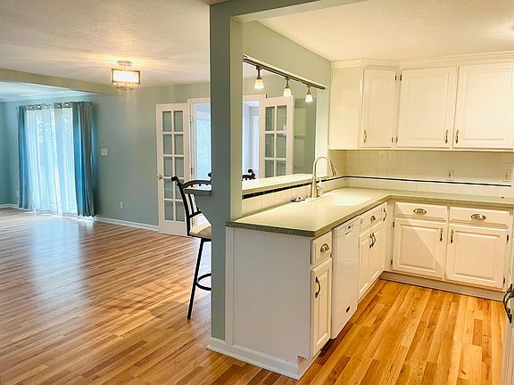4th image of 4406 W 70th St