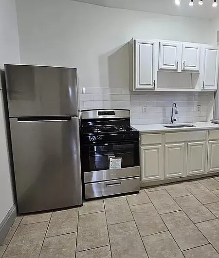 65 N Grove St #5 — Photo 1