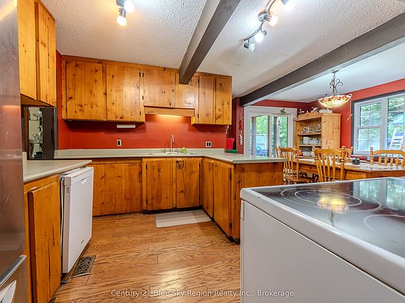 3rd image of 129 Mountain Rd