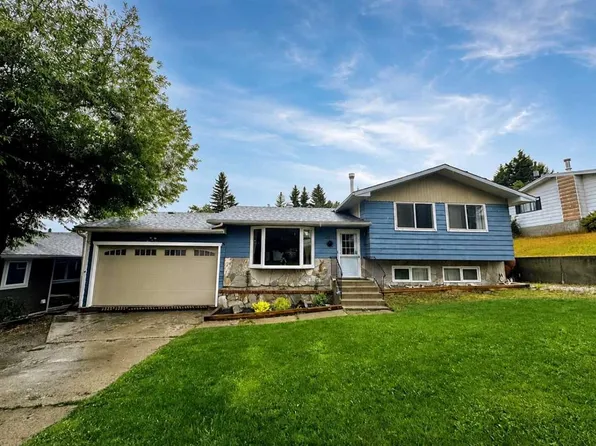 2802 E 77th St, Crowsnest Pass, AB T0K 0M0