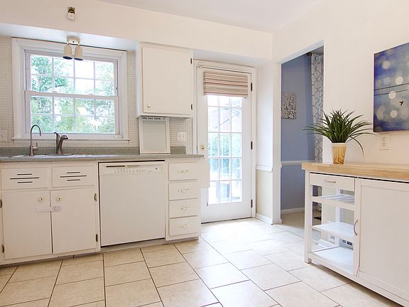 2nd image of 9035 Shadetree Dr