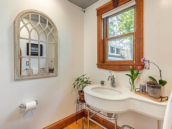 5th image of 17 Essex St