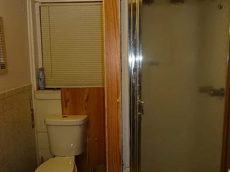2301 N Englewood Ave — Photo 6