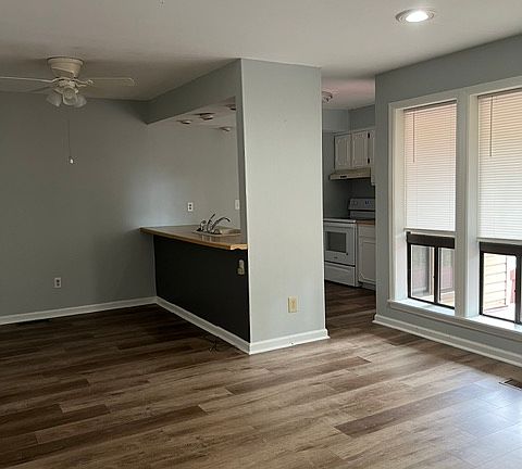 2nd image of 134 Richwood Dr #124