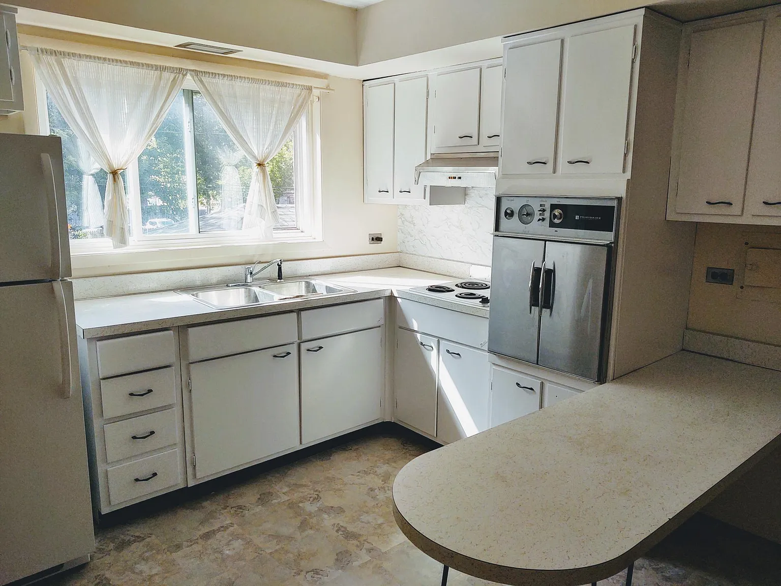 1120 Greenleaf Ave — Photo 4