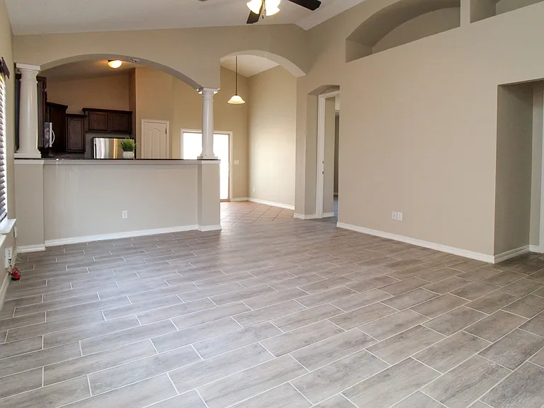 2216 Amber Point Pl — Photo 4