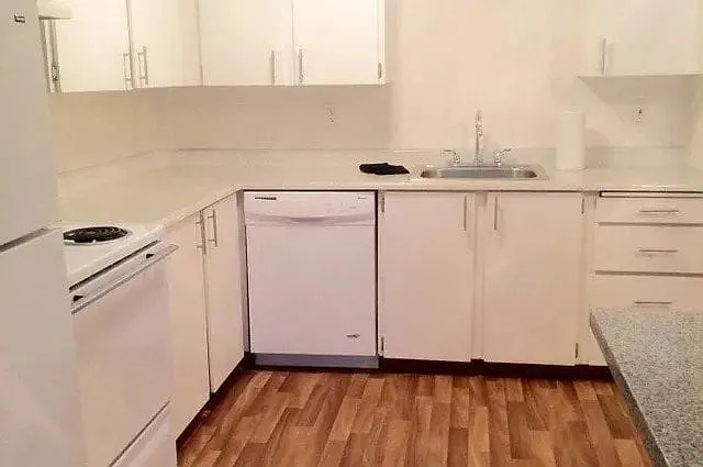Somerset West Apartments — Photo 57