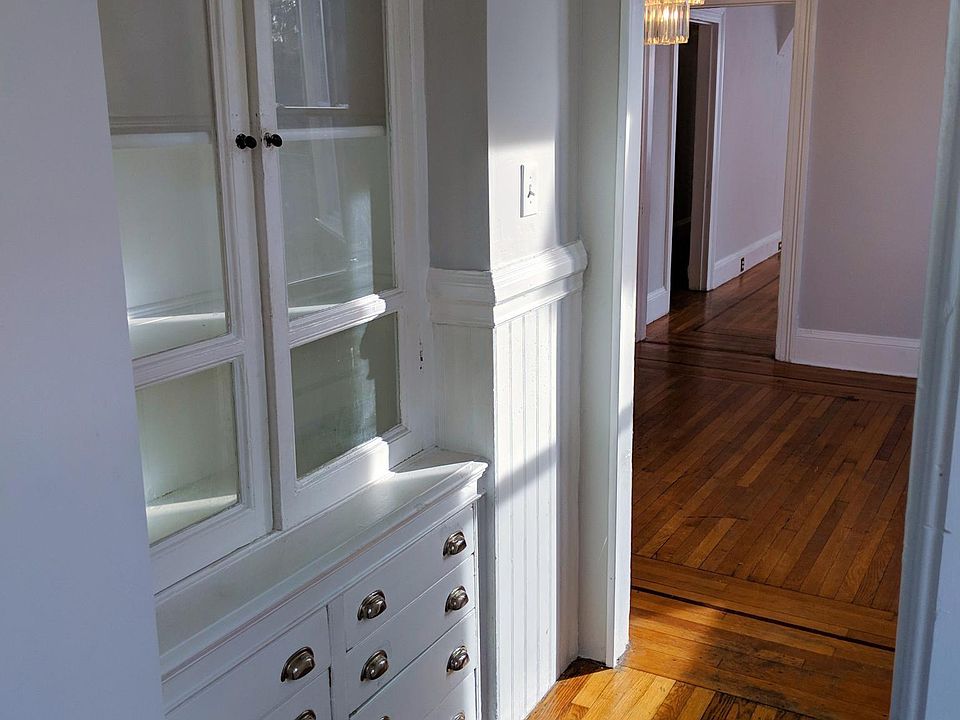 Butlers pantry between kitchen and dining room