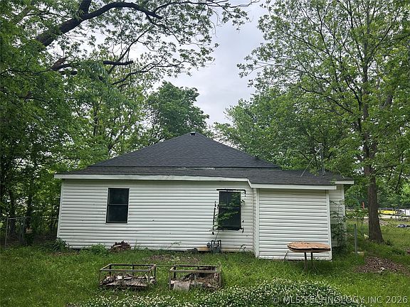 3rd image of 1209 W Stonewall Ave