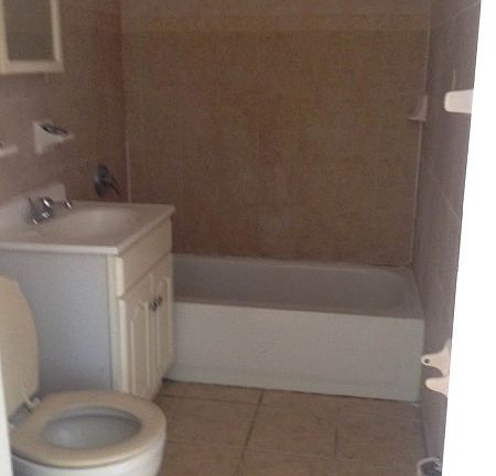5th image of 2943A Far Rockaway Blvd #1
