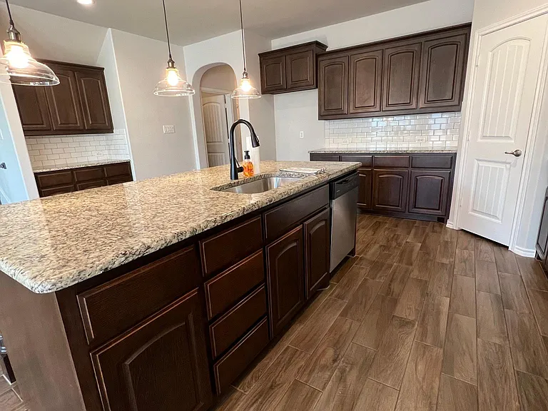 1805 Lark Ln — Photo 7