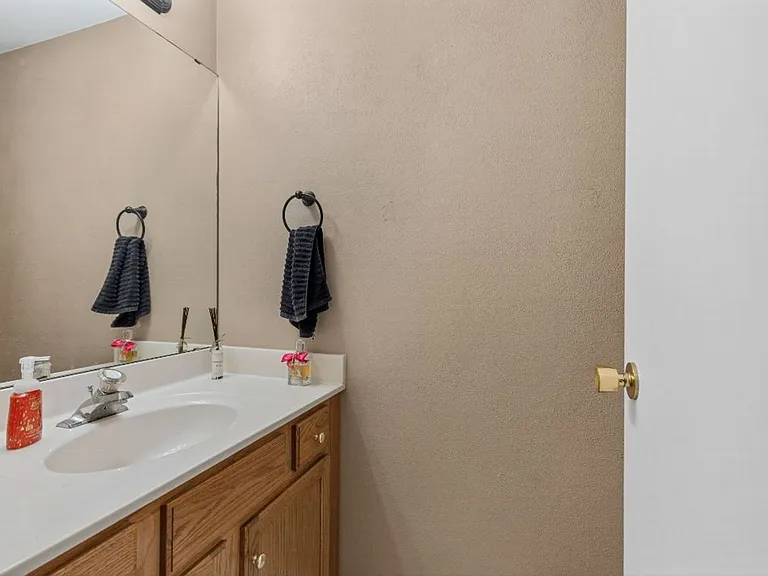 386 Amphitheater Dr — Photo 26