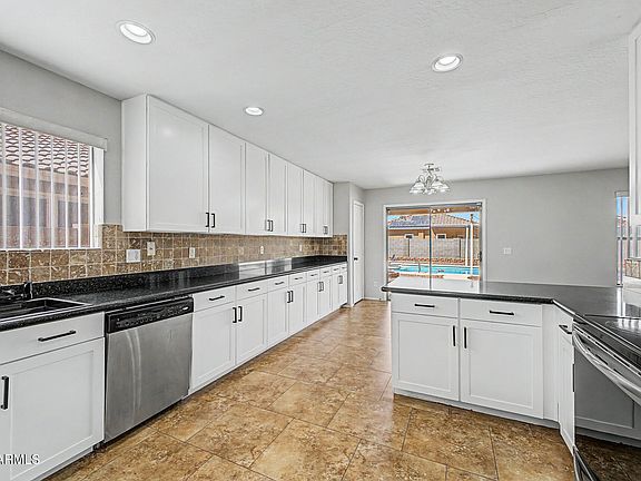 4th image of 656 W BARRUS Street
